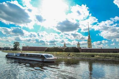 Imperial Saint-Petersburg Daytime Boat Cruise