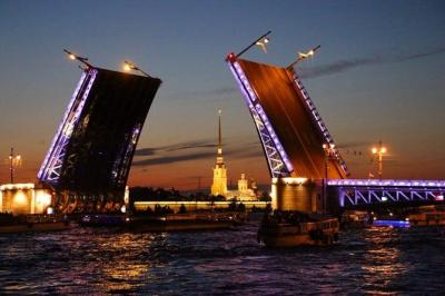 Raising Drawbridges Night Boat Tour