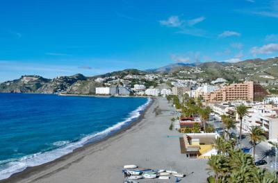 Tropical Coast and Caves of Nerja Day Trip from Granada