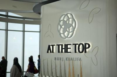 Burj Khalifa 124th Floor Visit along with Dubai Aquarium with Shared Transfers From Abu Dhabi