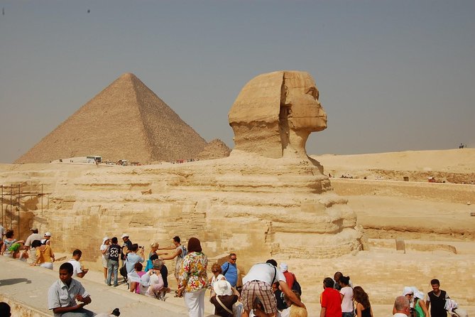 Discover Cairo: Giza Pyramids and Egyptian Museum including lunch