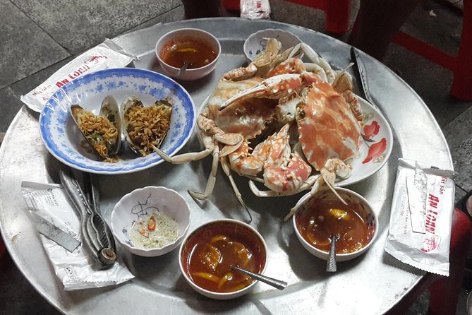 Hanoi Street Food Tour Including Seafood Hotpot Dinner
