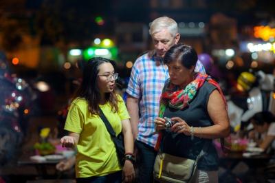 Night Saigon Street Food Tour of Ho Chi Minh City by Bike