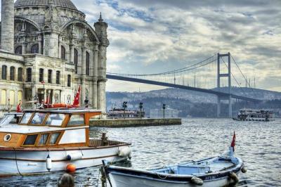 Full-Day Tour of 2 Continents with Bosphorus Cruise Included and Beylerbeyi Palace