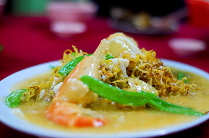 Eat Like a Local: Kuala Lumpur Hawker Center and Street Food Tour by Night