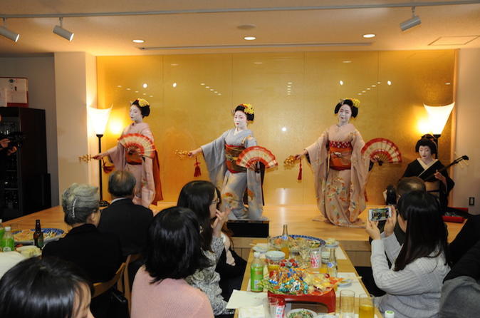 Traditional Maiko Performance in Kyoto