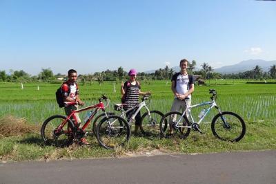 Full Day Gili Sudak and Cycling Tour