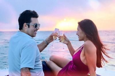 Private Sunset Champagne Boat Charter