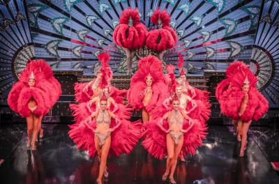 Viator VIP: Moulin Rouge Show with Exclusive VIP Seating and 4-Course Dinner