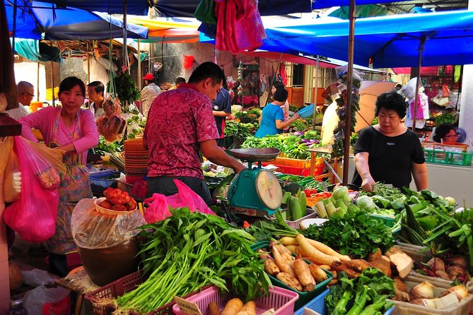 Local Market and Food Walking Tour in Penang