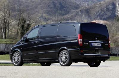 Prague Airport: Luxury Van Private Departure Transfer