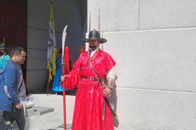 Small Group Tour includes Gyeongbokgung Palace, N Seoul Tower, and Namsangol Hanok Village