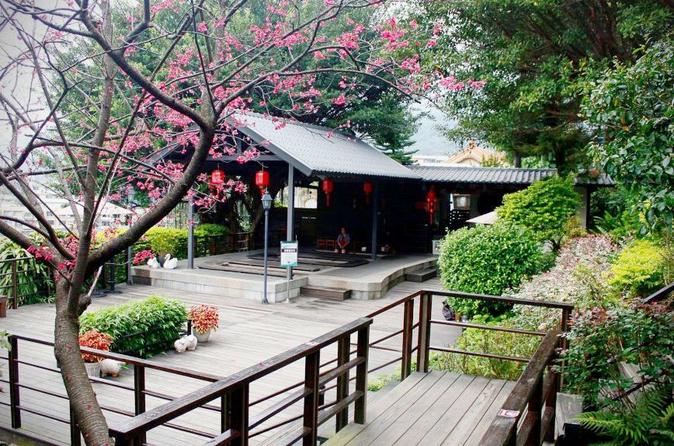 Private Taipei Day Tour including Taipei 101, Din Tai Fung and Hot Spring Experience